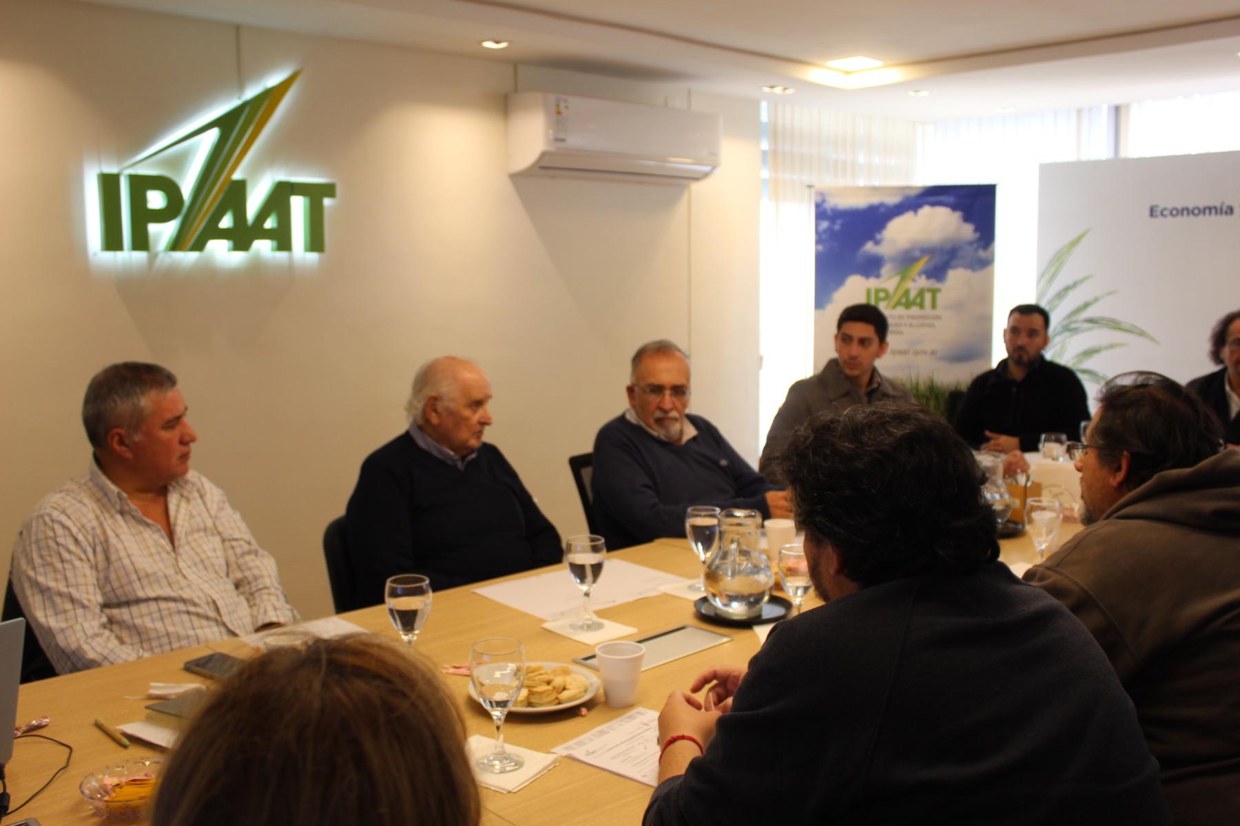 El IPAAT y productores cañeros analizaron el avance de la zafra y la situación del sector